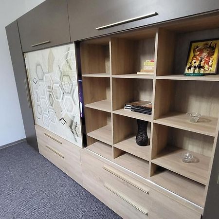 Apartament Navi Онещи Екстериор снимка