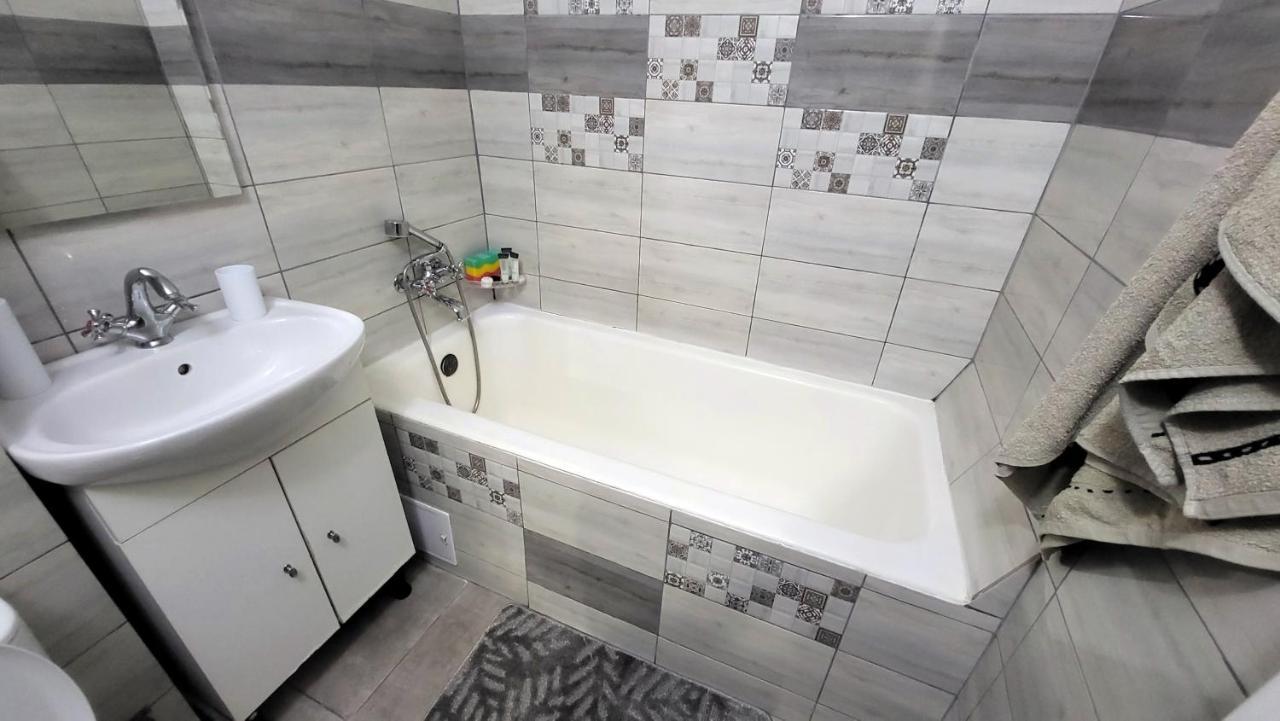 Apartament Navi Онещи Екстериор снимка